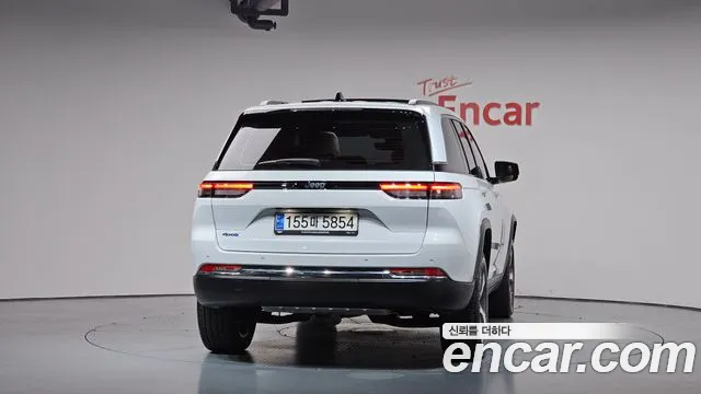 Jeep Cherokee — Фото автомобиля 4