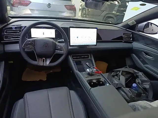 BYD Qin L — Фото автомобиля 9