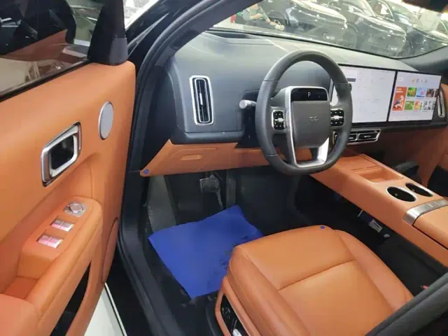 Li Auto L8 — Фото автомобиля 15