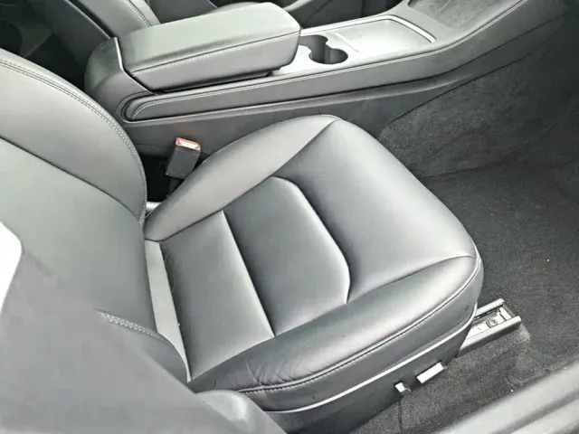 Tesla Model Y — Фото автомобиля 24