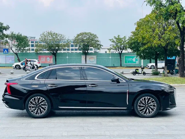 Hongqi H5 — Фото автомобиля 17