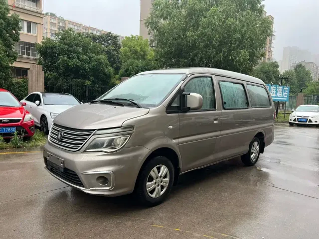 Фотография автомобиля — Forthing Lingzhi