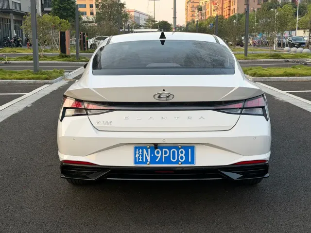 Hyundai Elantra — Фото автомобиля 4