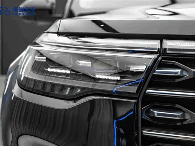 Ford Explorer — Фото автомобиля 10