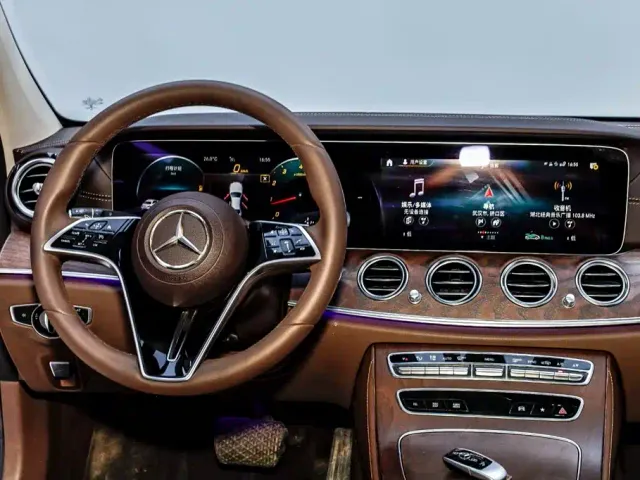 Mercedes-Benz E-Class — Фото автомобиля 28
