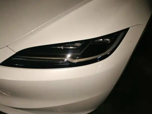 Tesla Model 3 — Фото автомобиля 5