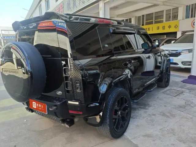 Land Rover Defender — Фото автомобиля 2
