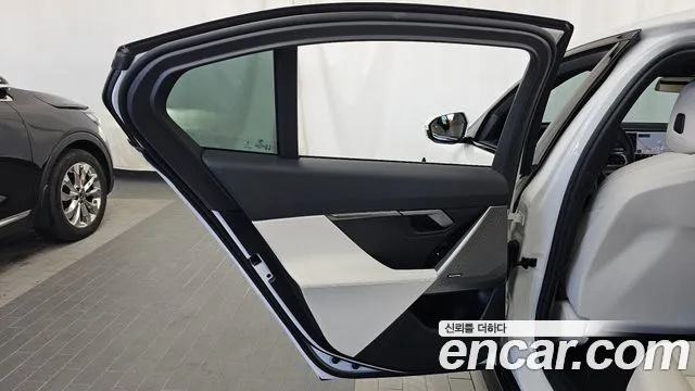 BMW 5 Series G60 — Фото автомобиля 14