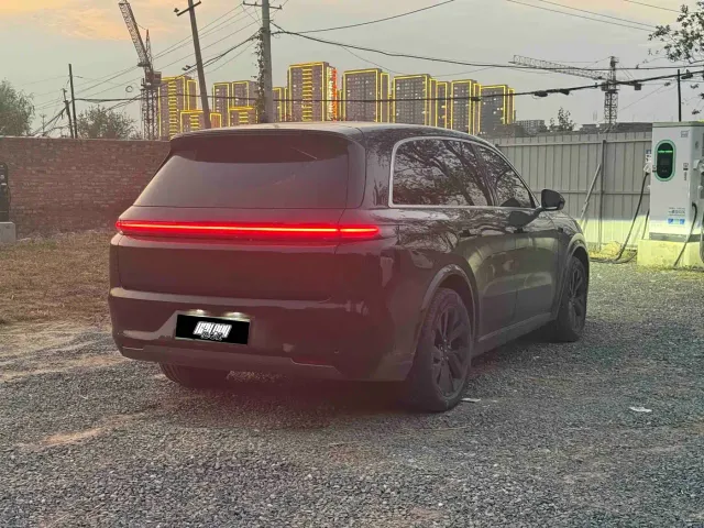 Li Auto L8 — Фото автомобиля 2