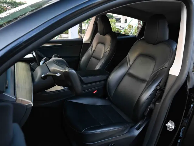 Tesla Model Y — Фото автомобиля 7