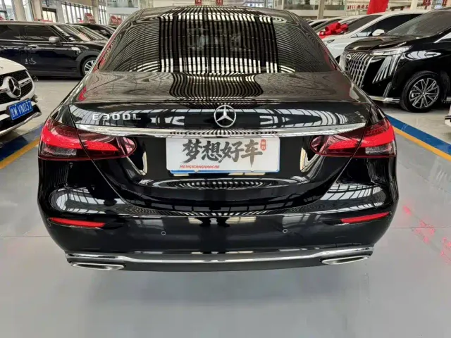 Mercedes-Benz E-Class — Фото автомобиля 4