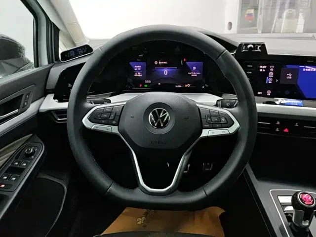Volkswagen Golf — Фото автомобиля 15