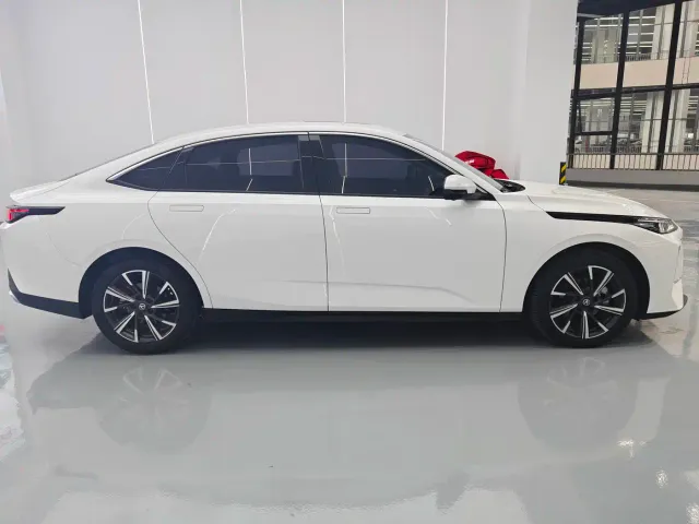 Changan Eado — Фото автомобиля 4