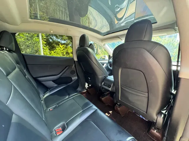 Tesla Model Y — Фото автомобиля 12