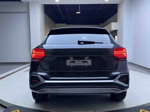 Audi Q2L e-tron — Фото автомобиля 5