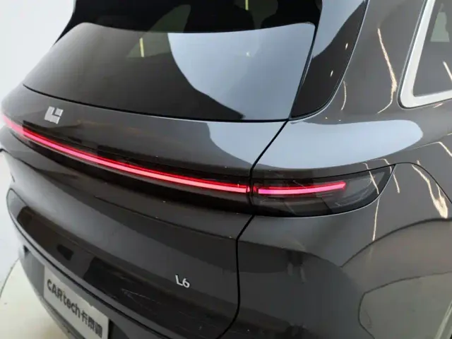 Li Auto L6 — Фото автомобиля 16
