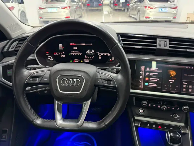 Audi Q3 — Фото автомобиля 11