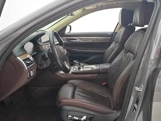 BMW 7 Series — Фото автомобиля 14