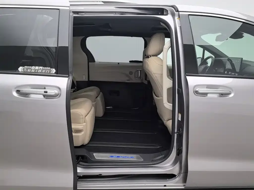 Toyota Toyota Sienna 2021 2.5L Hybrid Ultimate Edition — Фото автомобиля 15