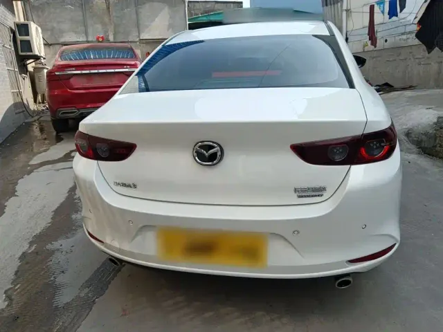 Mazda Axela — Фото автомобиля 3