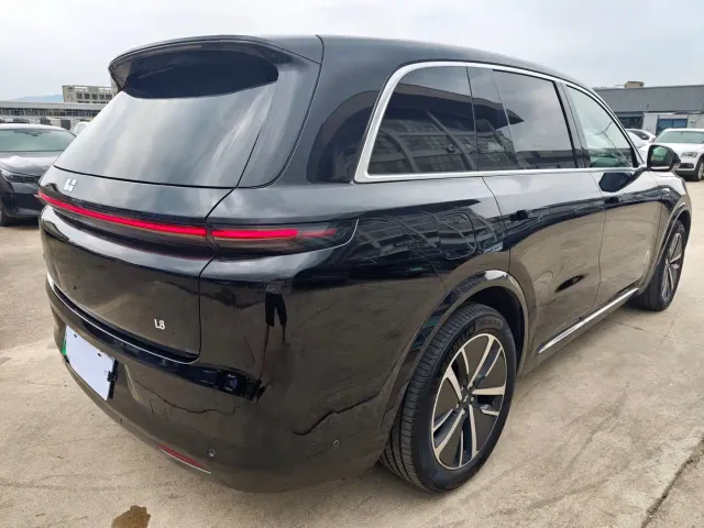 Li Auto L8 — Фото автомобиля 7