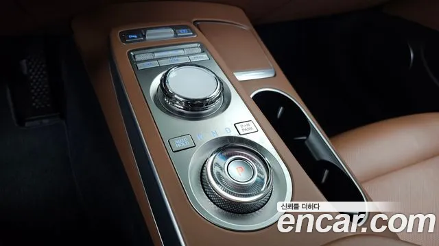 Genesis GV70 — Фото автомобиля 12