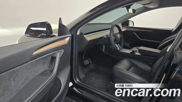 Tesla Model Y — Фото автомобиля 15
