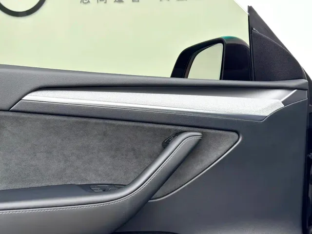 Tesla Model Y — Фото автомобиля 14