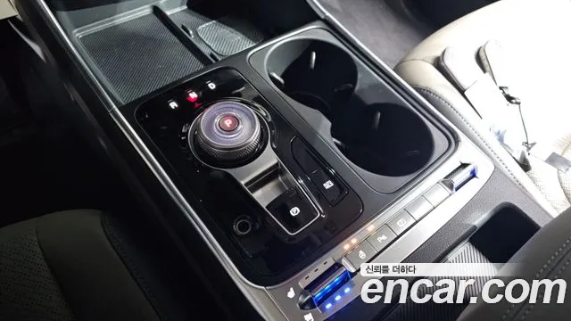 Kia Carnival Generation 4 — Фото автомобиля 9