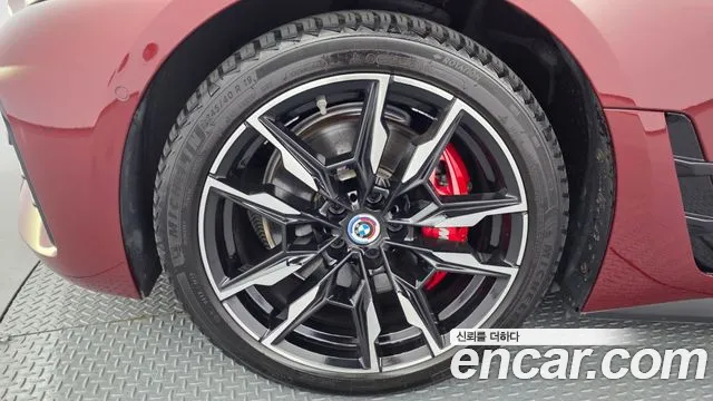 BMW i4 — Фото автомобиля 5