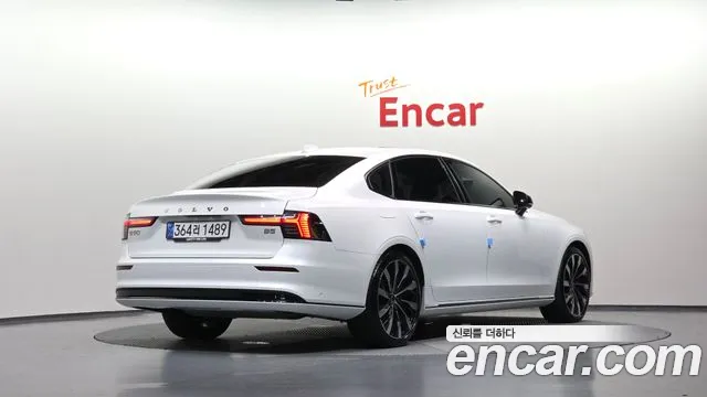Volvo S90 — Фото автомобиля 2