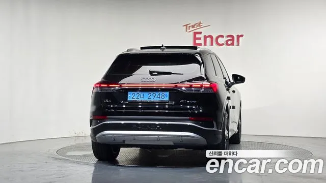 Audi Q4 e-tron — Фото автомобиля 4