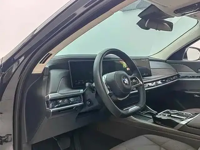 BMW 7 Series — Фото автомобиля 11