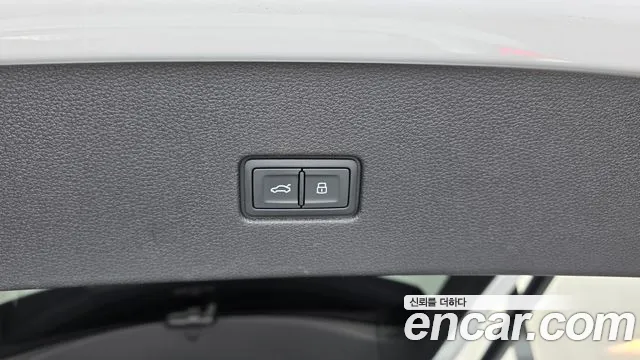 Audi Q8 55 TFSI quattro Premium — Фото автомобиля 26