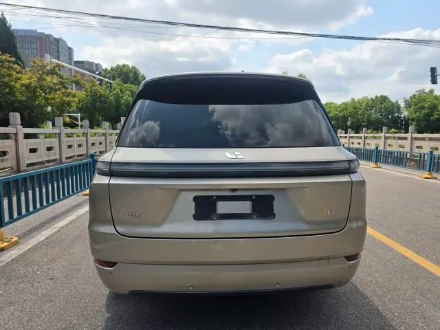 Li Auto L9 — Фото автомобиля 4