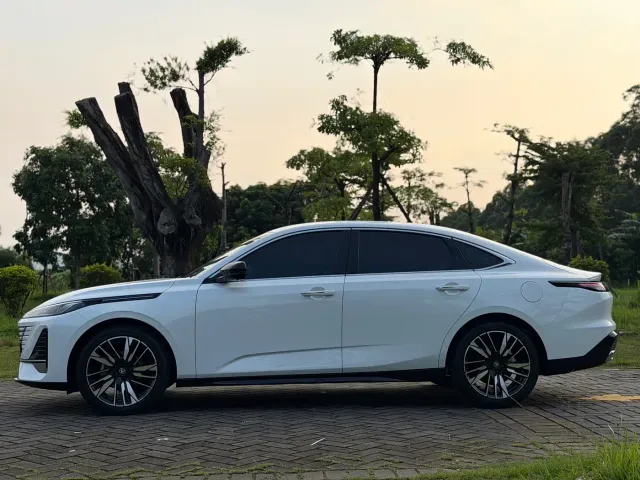Changan Eado — Фото автомобиля 4
