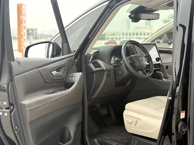 Toyota Vellfire — Фото автомобиля 4