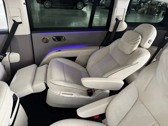 Li Auto i8 — Фото автомобиля 7