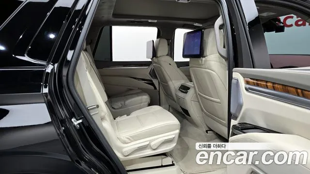 Cadillac Escalade Generation 5 — Фото автомобиля 11