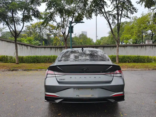 Hyundai Elantra 2022 1.5L CVT LUX Black Knight Limited Edition — Фото автомобиля 5