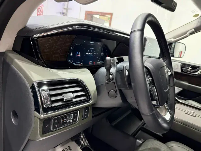 Lincoln Navigator — Фото автомобиля 13