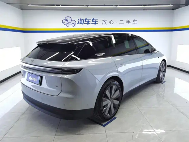 Li Auto i6 — Фото автомобиля 3