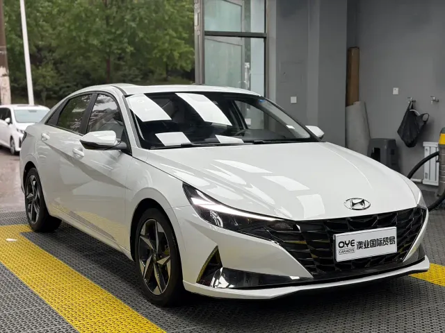 Hyundai Elantra — Фото автомобиля 3