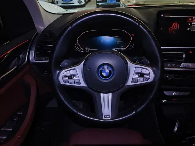 BMW iX3 — Фото автомобиля 10