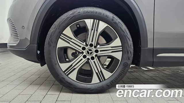 Фотография автомобиля — Mercedes-Benz EQA