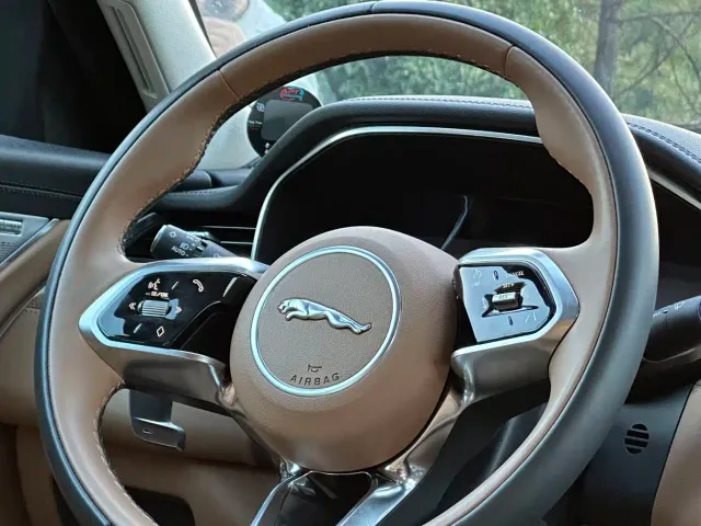 Jaguar XFL — Фото автомобиля 15