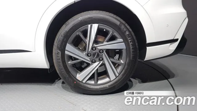 Genesis GV70 2.5T Бензин 2WD — Фото автомобиля 21