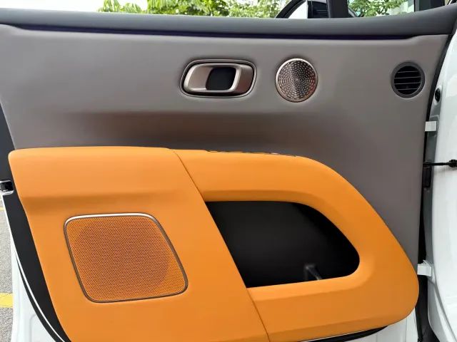 Li Auto i8 — Фото автомобиля 10
