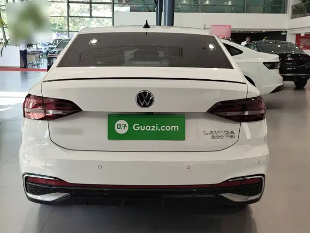 Volkswagen Lavida — Фото автомобиля 5
