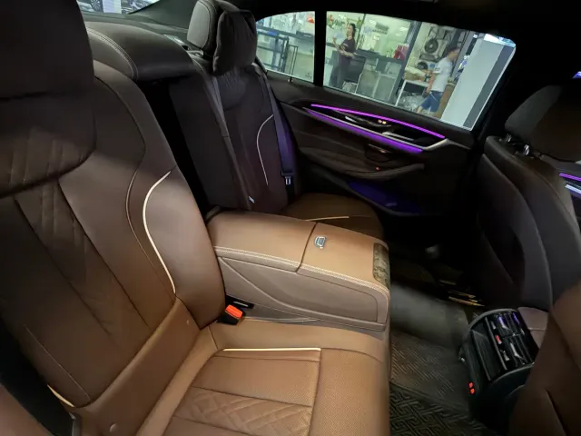 BMW 5 Series — Фото автомобиля 9